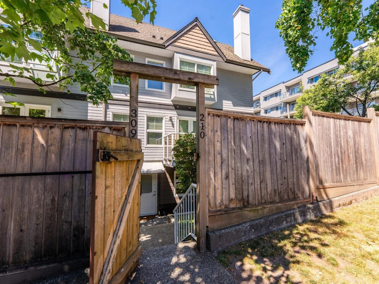 210-3787 Pender Street, Burnaby, BC, V5C 2L2 - 2
