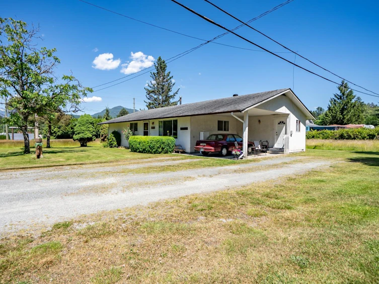 25792 Dewdney Trunk Road, Maple Ridge, BC, V4R 1Y4