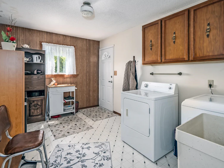 25792 Dewdney Trunk Road, Maple Ridge, BC, V4R 1Y4 - 25