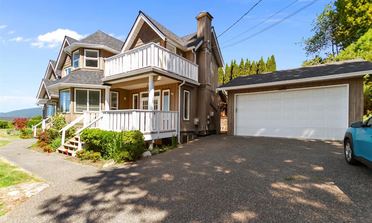 186 E Braemar Road