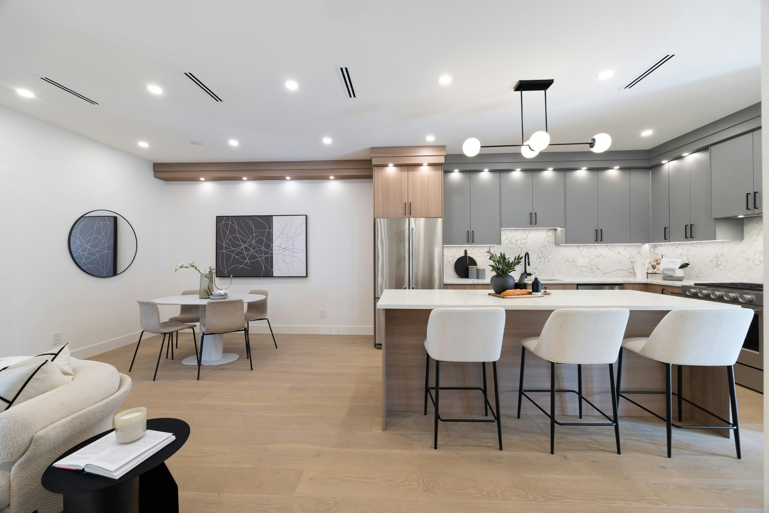 3-6176 Elgin Avenue - 3