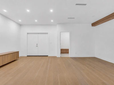 3-6176 Elgin Avenue - 4