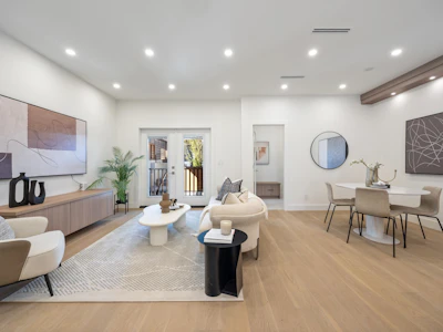 3-6176 Elgin Avenue - 4