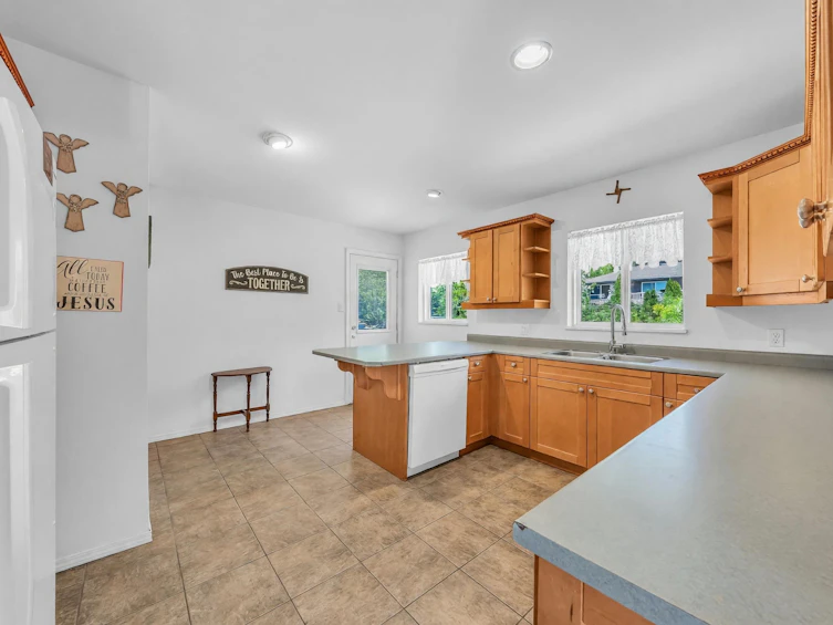 468 Saville Crescent, North Vancouver, BC, V7N 3B1 - 16