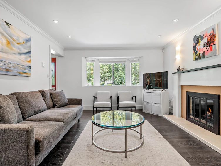 1050 E 10th Avenue, Vancouver, BC, V5T 2B5 - 8