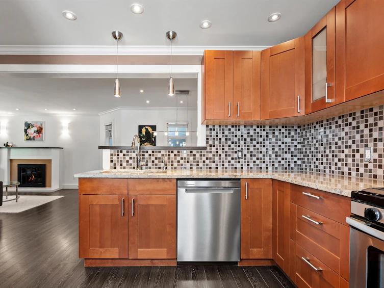 1050 E 10th Avenue, Vancouver, BC, V5T 2B5 - 14