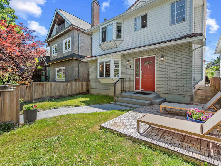 1050 E 10th Avenue, Vancouver, BC, V5T 2B5