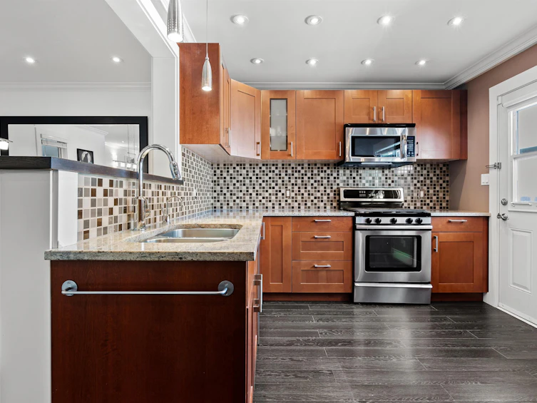 1050 E 10th Avenue, Vancouver, BC, V5T 2B5 - 13