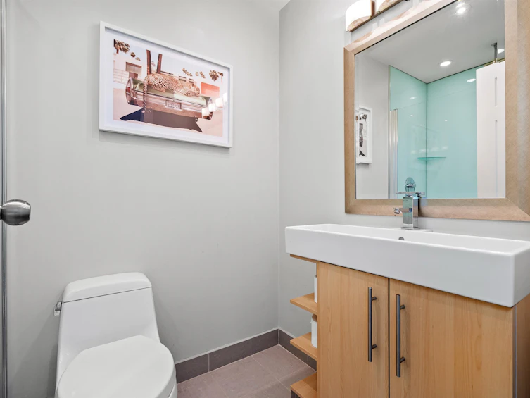 1050 E 10th Avenue, Vancouver, BC, V5T 2B5 - 24