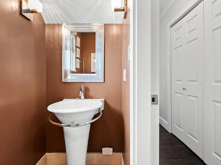 1050 E 10th Avenue, Vancouver, BC, V5T 2B5 - 16