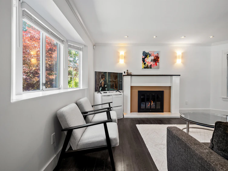 1050 E 10th Avenue, Vancouver, BC, V5T 2B5 - 6