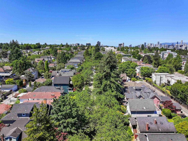 1050 E 10th Avenue, Vancouver, BC, V5T 2B5 - 31