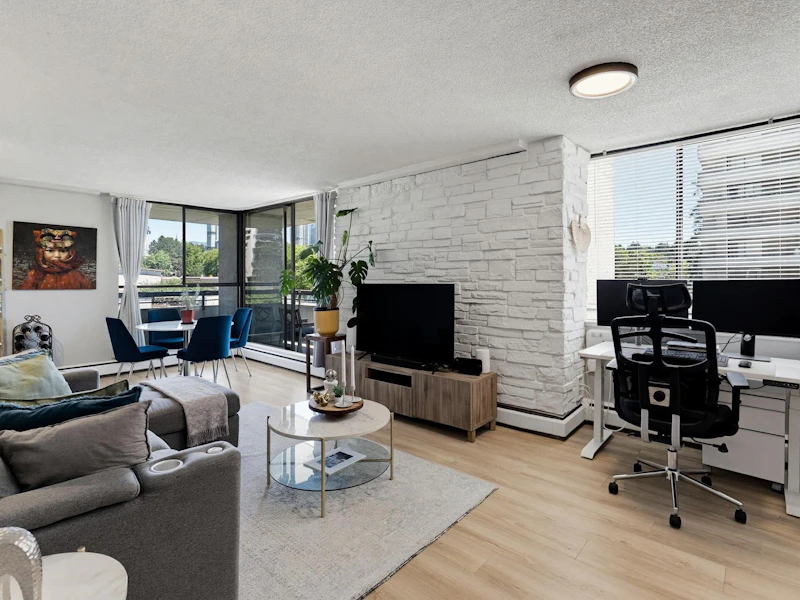302 - 3737 Bartlett Court, Burnaby BC V3J 7E3