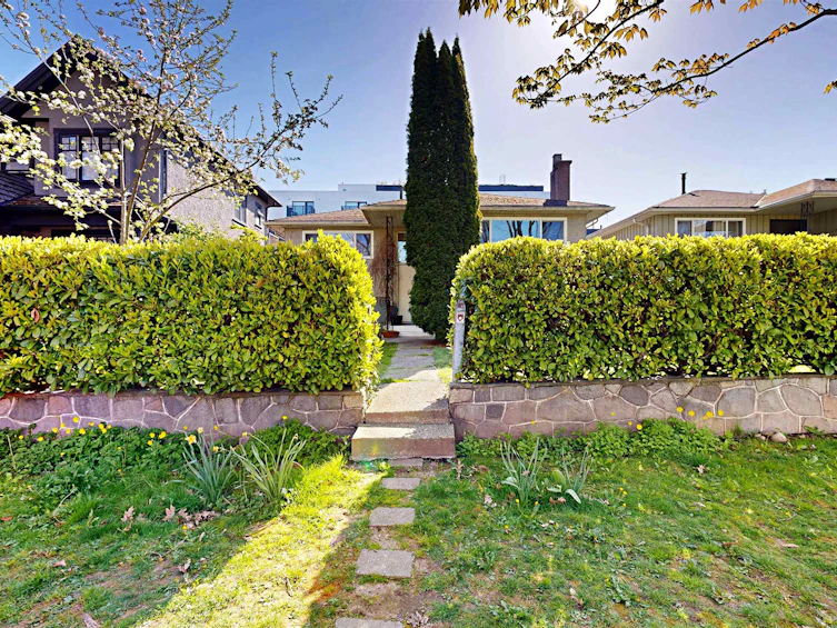 3752 Beatrice Street, Vancouver, BC, V5N 4H5