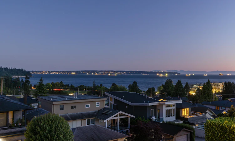 1104 Esquimalt Avenue