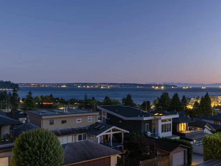 1104 Esquimalt Avenue, West Vancouver, BC, V7T 1K1