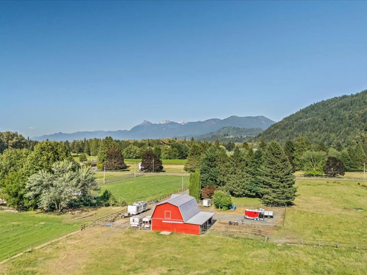 4933 Browne Road, Chilliwack, BC, V2R 4R3 - 4
