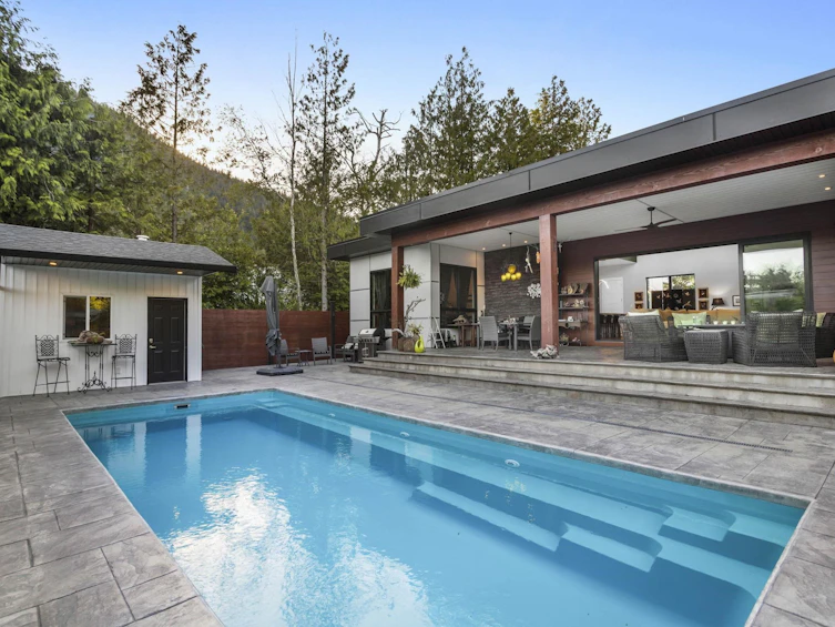 464 Alder Avenue, Harrison Hot Springs, BC, V0M 1K0