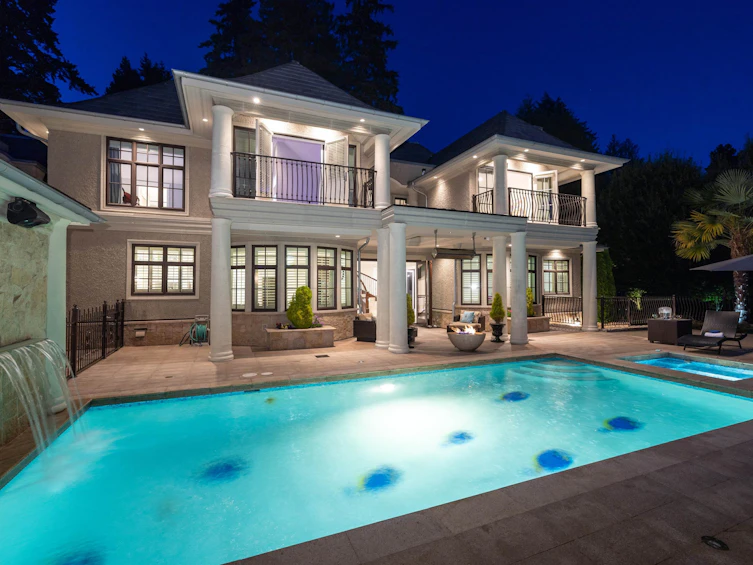 2912 Mathers Avenue, West Vancouver, BC, V7V 2K1 - 3