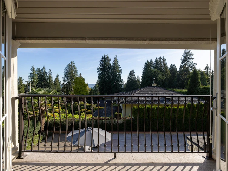 2912 Mathers Avenue, West Vancouver, BC, V7V 2K1 - 27