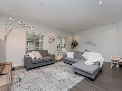 50-843 Ewen Avenue - 4