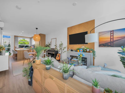 1202-6085 Irmin Street - 4