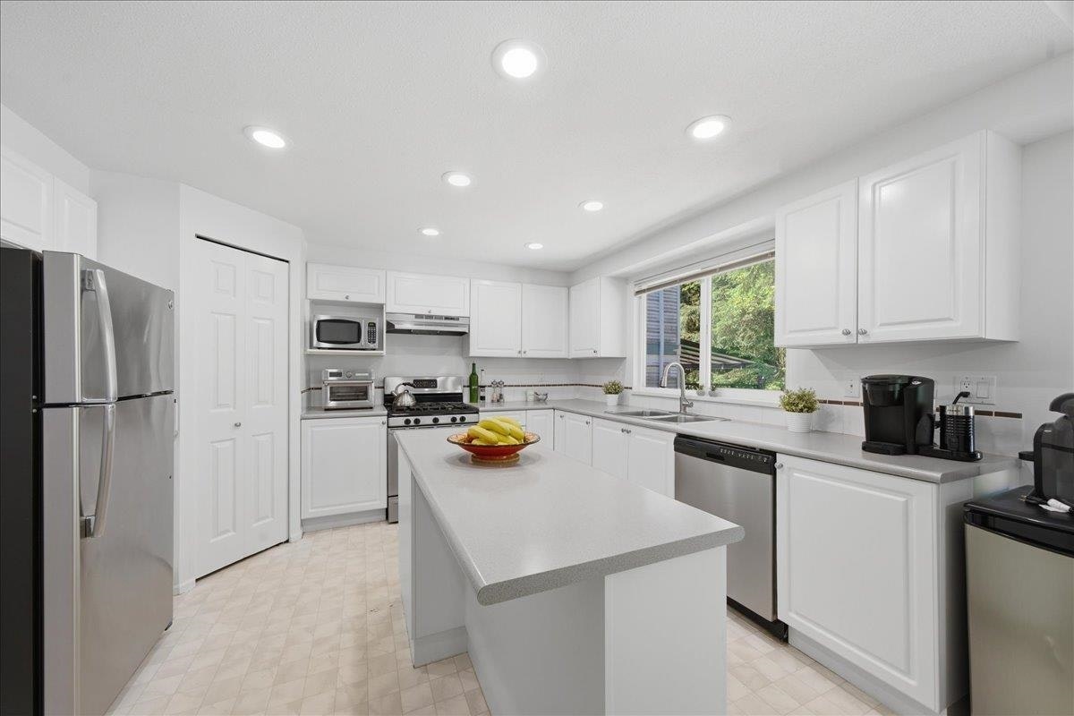 1594 Plateau Crescent, Coquitlam, BC, V3E 3B3 - 9