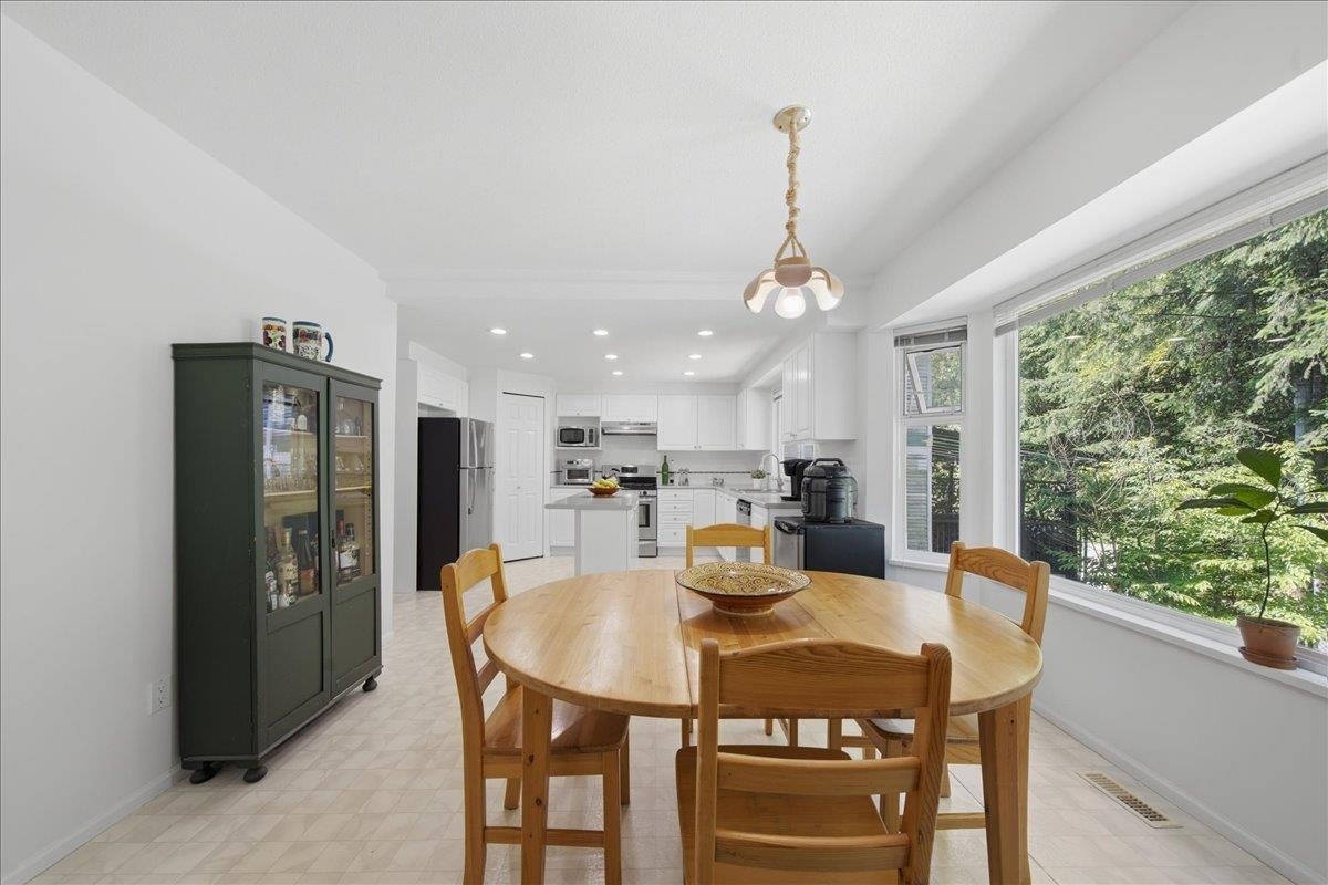 1594 Plateau Crescent, Coquitlam, BC, V3E 3B3 - 12