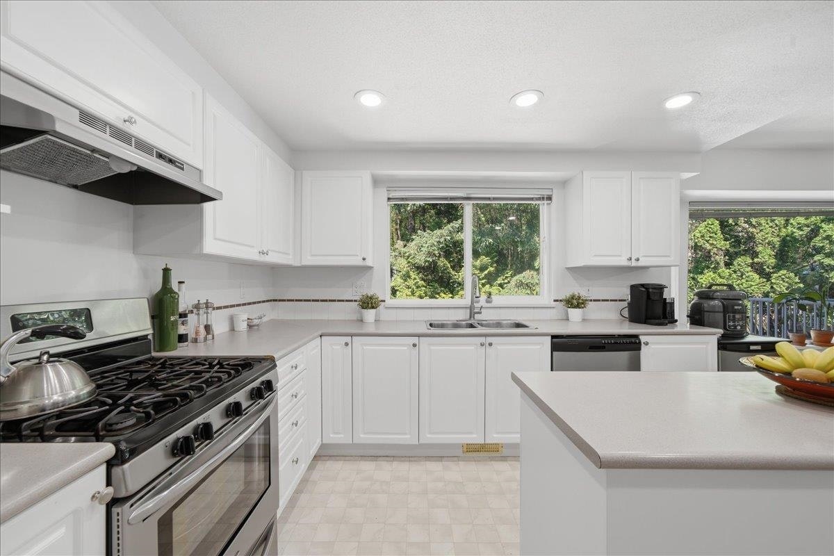 1594 Plateau Crescent, Coquitlam, BC, V3E 3B3 - 7