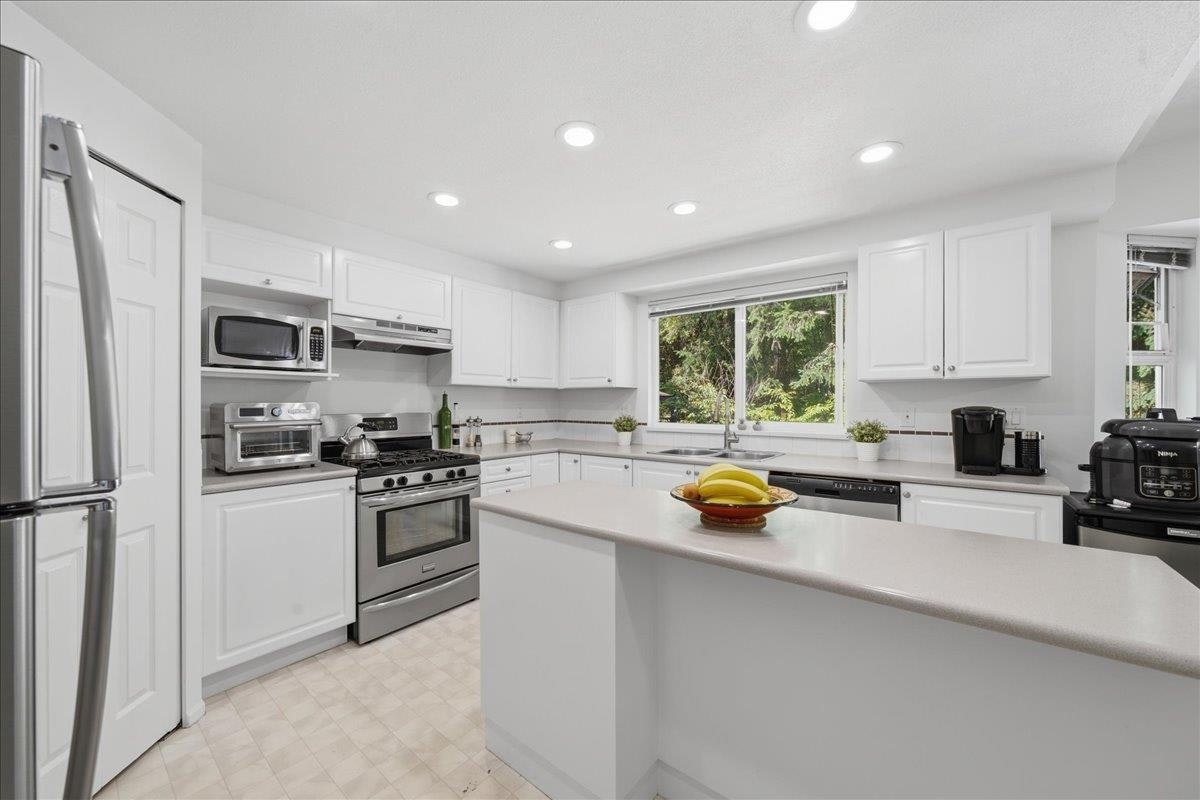 1594 Plateau Crescent, Coquitlam, BC, V3E 3B3 - 8