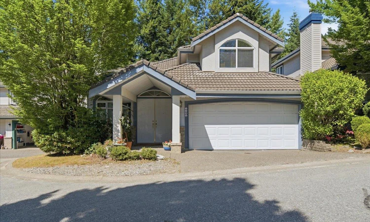 1594 Plateau Crescent