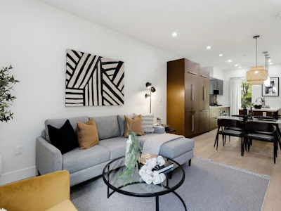 637 Victoria Drive - 4