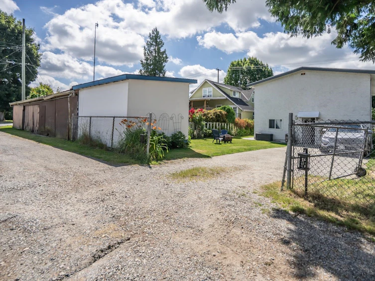 33561 7 Avenue, Mission, BC, V2V 2E8 - 32