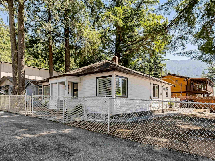 361 Pine Street, Cultus Lake, BC, V2R 4Y9 - 3
