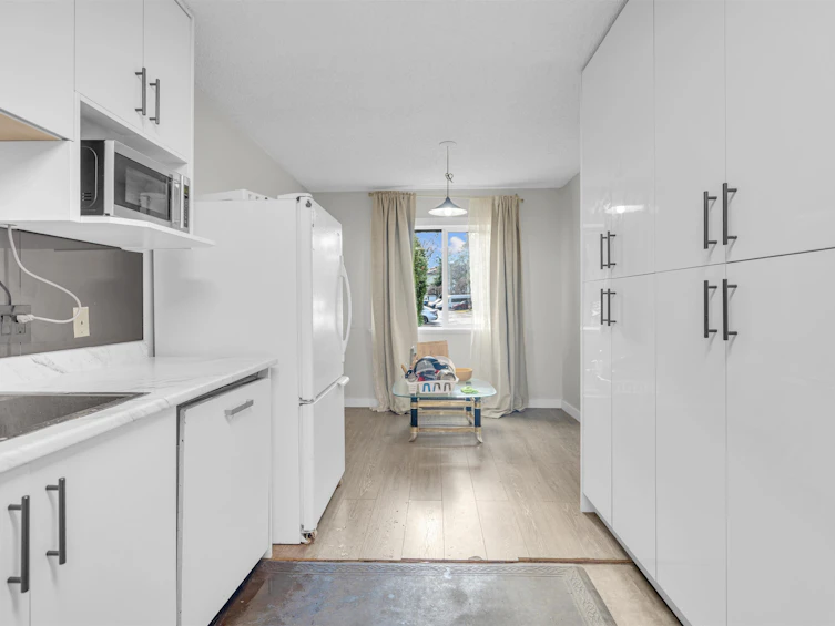 13335 70b Avenue, Surrey, BC, V3W 7Z3 - 13