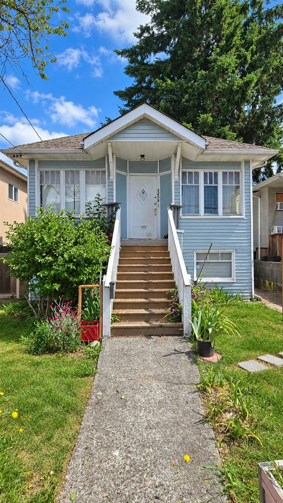 3253 School Avenue, Vancouver, BC, V5R 5N4