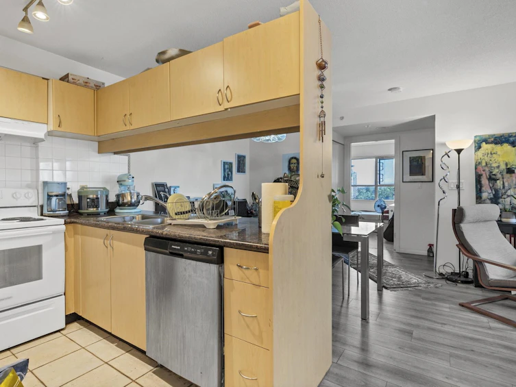 910-6611 Cooney Road, Richmond, BC, V6Y 4C5 - 2