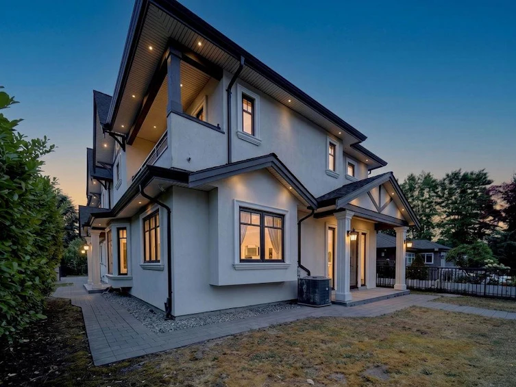 6669 Georgia Street, Burnaby, BC, V5B 4G4 - 3