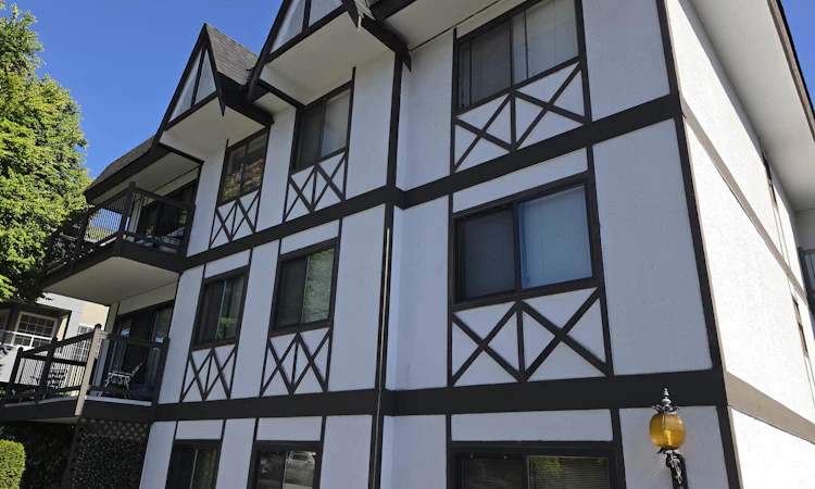 313-145 W 18 Street