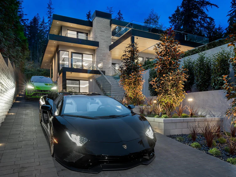 449 Hillcrest Street, West Vancouver, BC, V7V 2L8