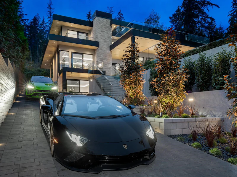 449 Hillcrest Street, West Vancouver BC V7V 2L8
