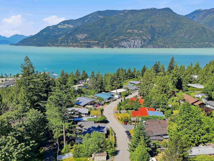 868 Upper Crescent, Squamish, BC, V8B 1J2
