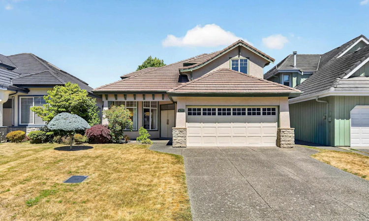 6215 Dunsmuir Crescent
