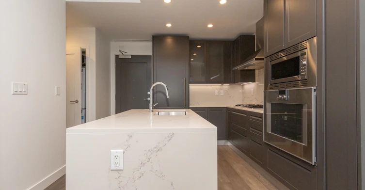305-5733 Alberta Street, Vancouver, BC, V5Y 0M3 - 3