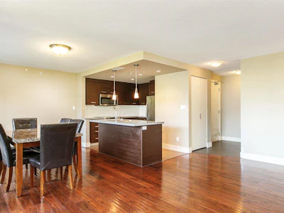 301-2959 Glen Drive - 4