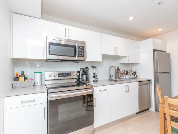 440 W Queens Road, North Vancouver, BC, V7N 2K7 - 39