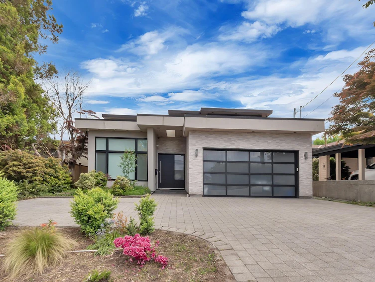 440 W Queens Road, North Vancouver, BC, V7N 2K7