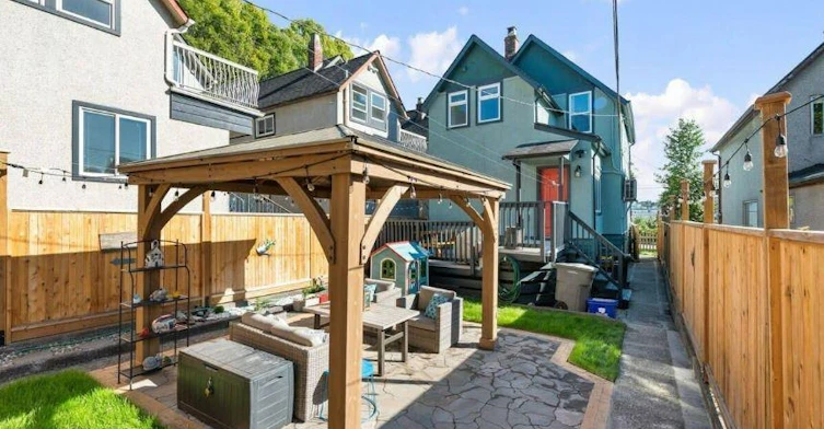 Upper-551 Atlantic Street, Vancouver, BC, V6A 2J8 - 2