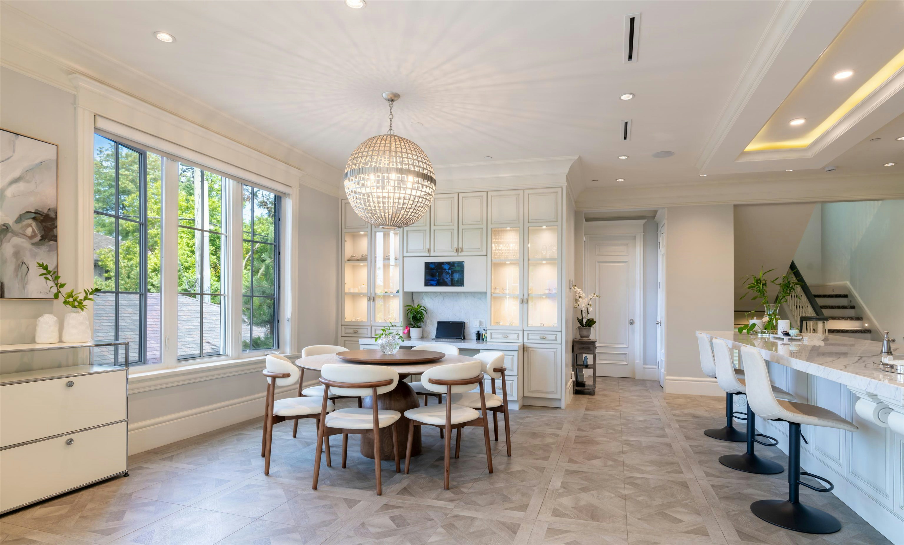 4281 Pine Crescent - 3