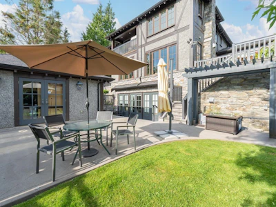 4281 Pine Crescent - 2
